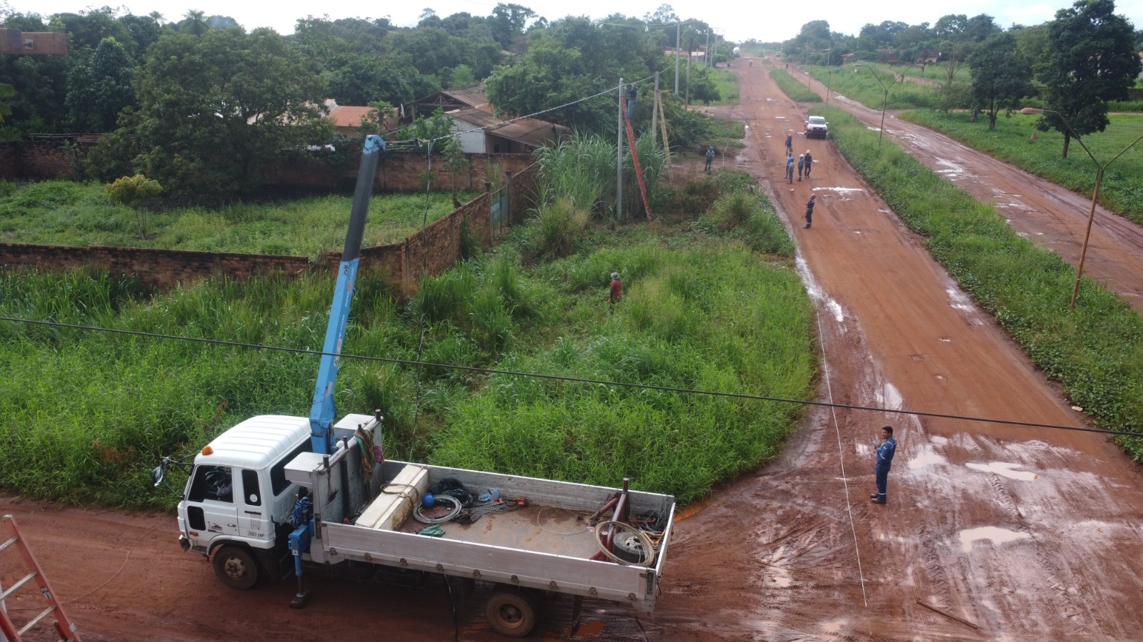 ENDE amplía red eléctrica para beneficiar a 50 familias en Guayaramerín,