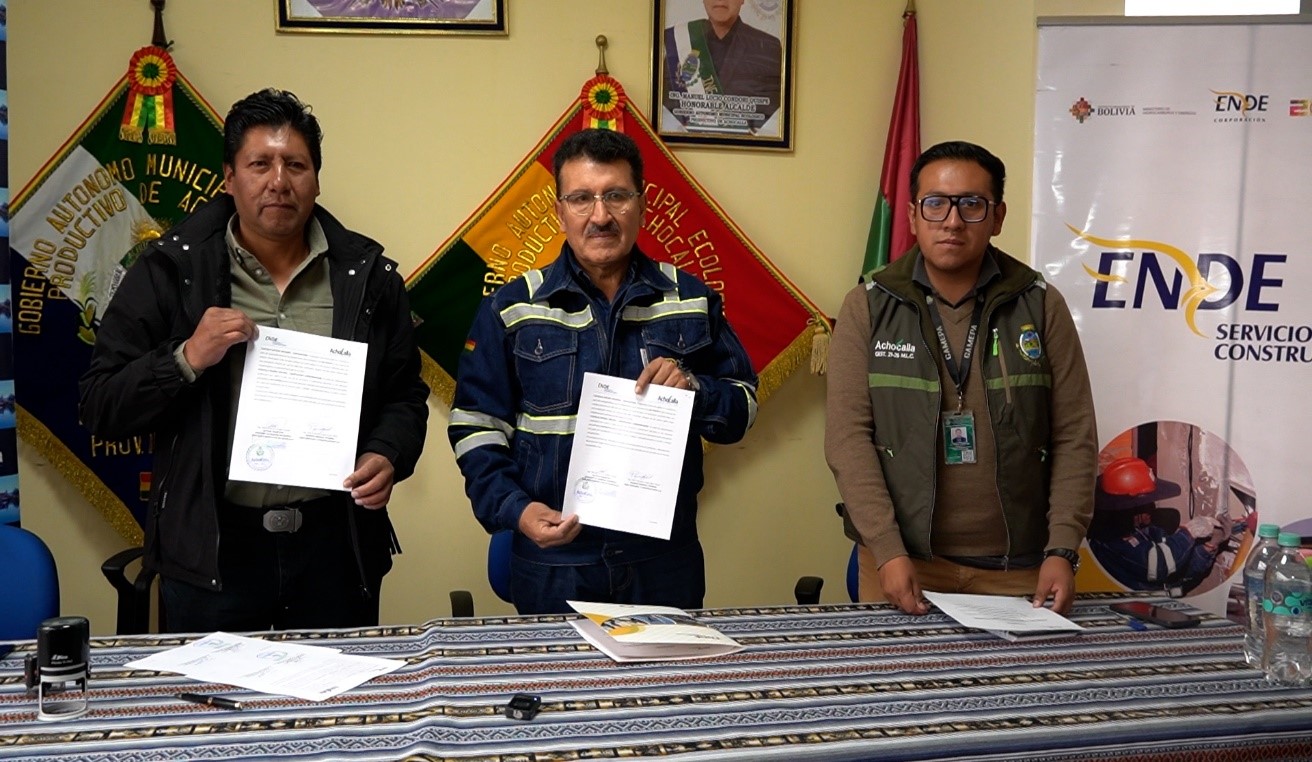 ENDE Servicios y Construcciones y alcaldía de Achocalla, La Paz, suscriben