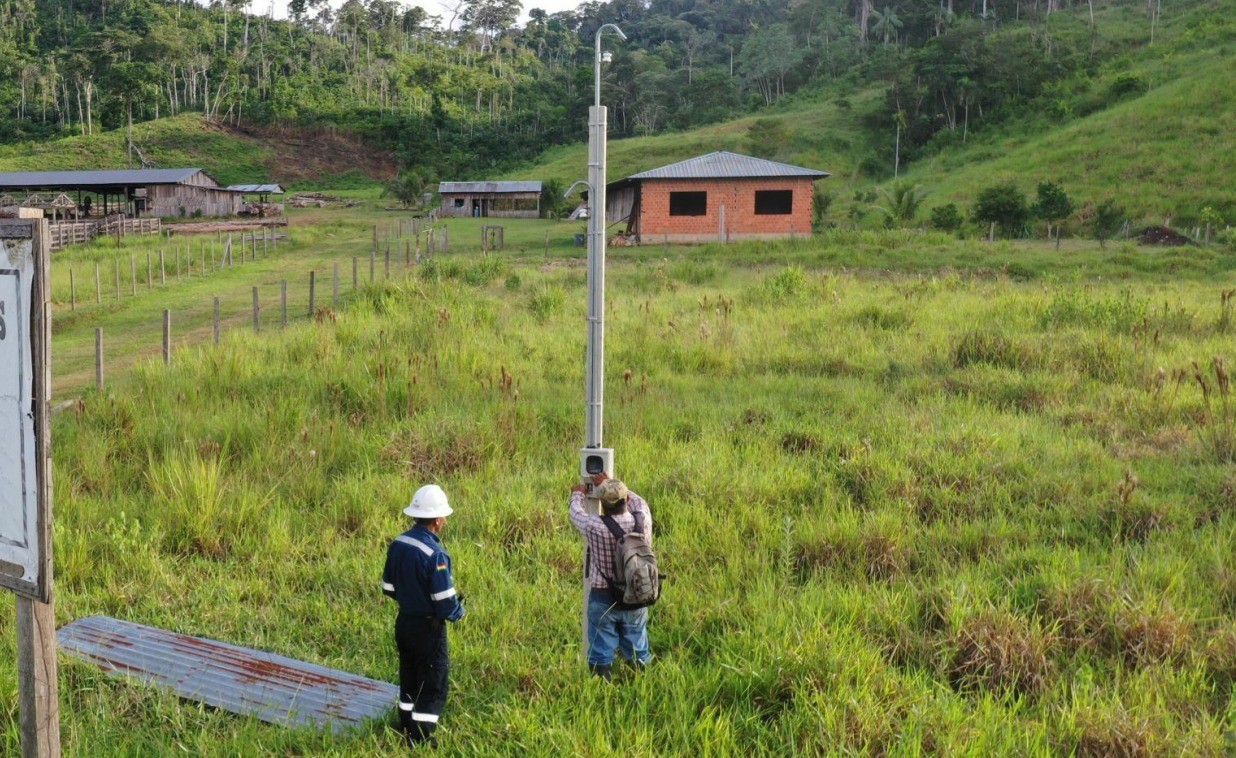 ENDE concluye proyecto de electrificación rural en el municipio de Ixiamas