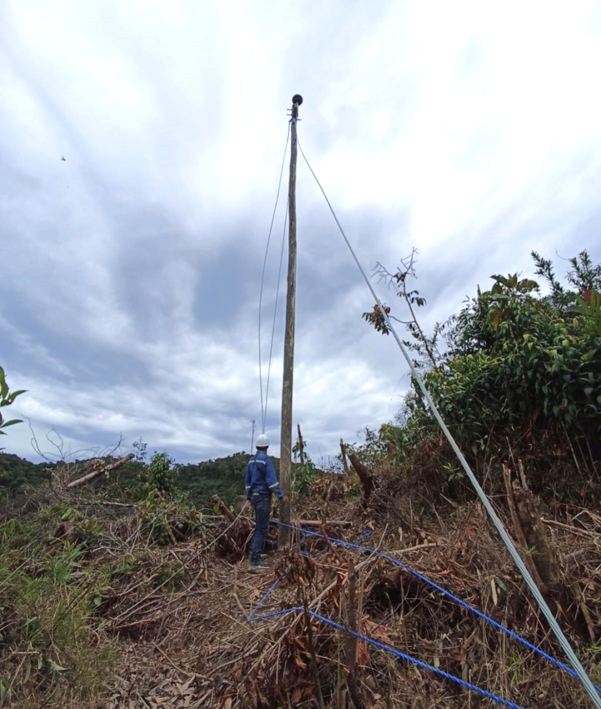 Proyecto de electrificación rural beneficia a 253 familias del municipio p