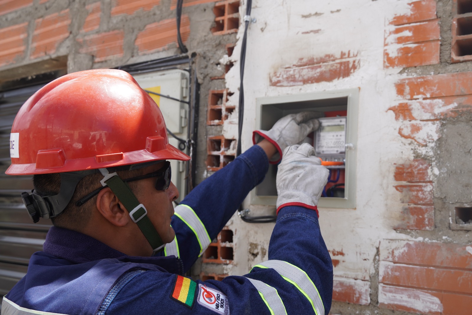 EN LA PAZ, ORURO, BENI Y PANDO: ENDE SYC INSTALÓ NUEVAS CONEXIONES PARA CE