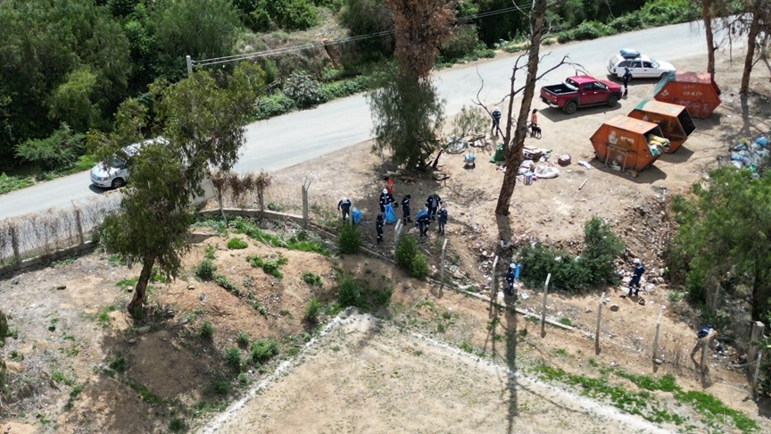 PERSONAL DE ENDE VALLE HERMOSO S.A. LIMPIÓ SECTORES ALEDAÑOS A CENTRAL TE