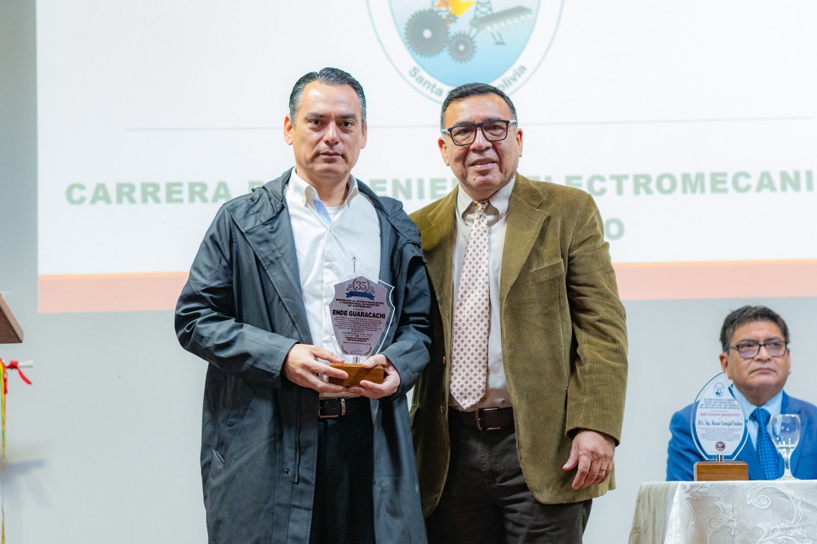 La UAGRM reconoce a ENDE por su valioso aporte a la formación de nuevos pr