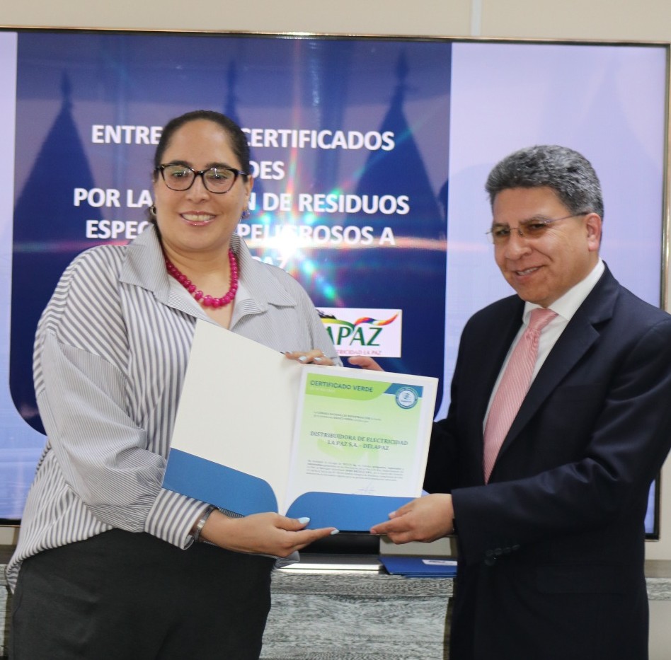DELAPAZ recibe certificados verdes por gestionar 9,8 toneladas de residuos