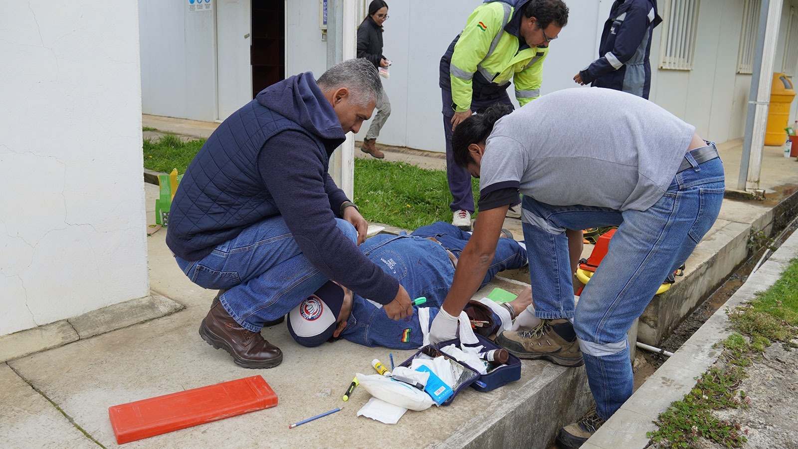 Realizan simulacro de emergencia en caso de incendio en el campamento de Iv