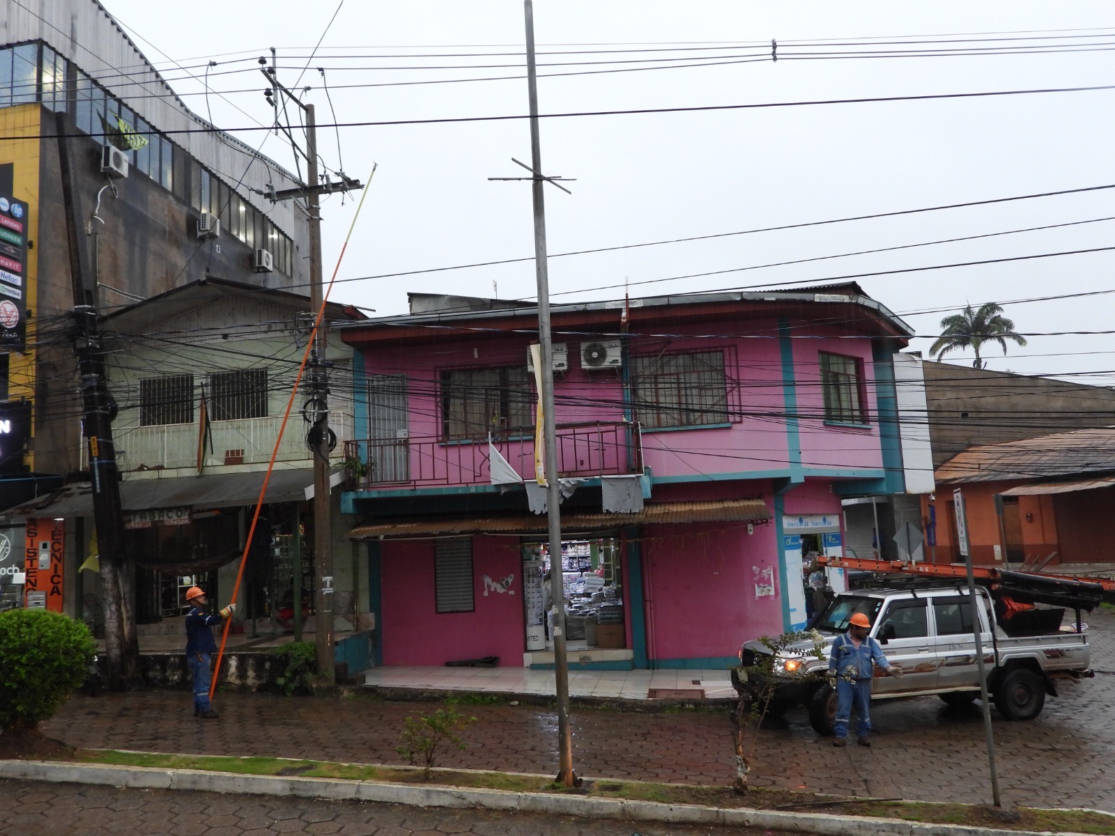 Intensas lluvias y fuertes vientos provocan fallas eléctricas en Pando; EN