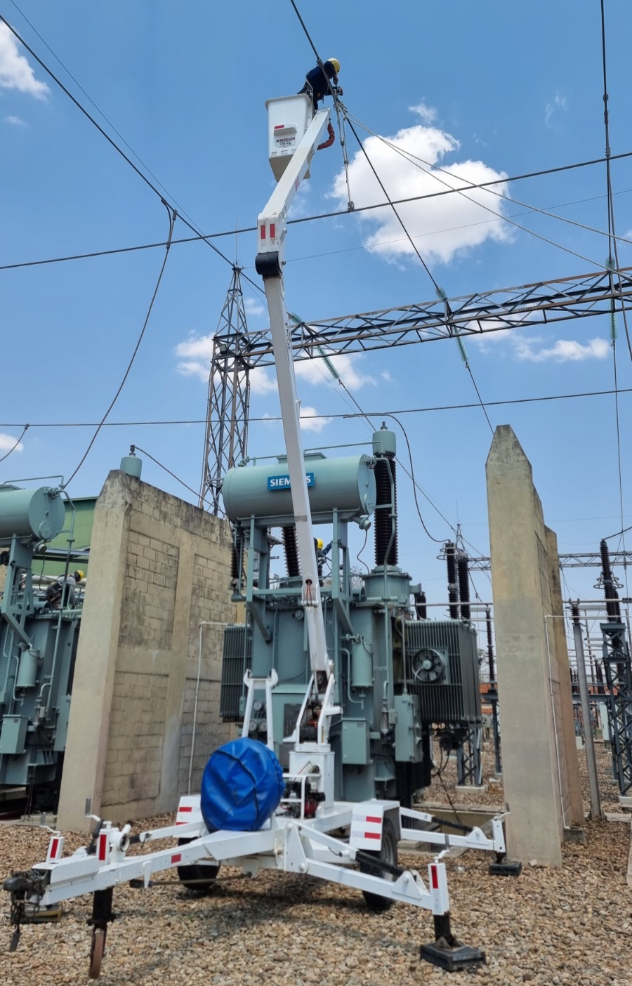 ENDE TRANSMISIÓN REALIZA MANIOBRA DE ALTA PRECISIÓN PARA MANTENER LA ENER