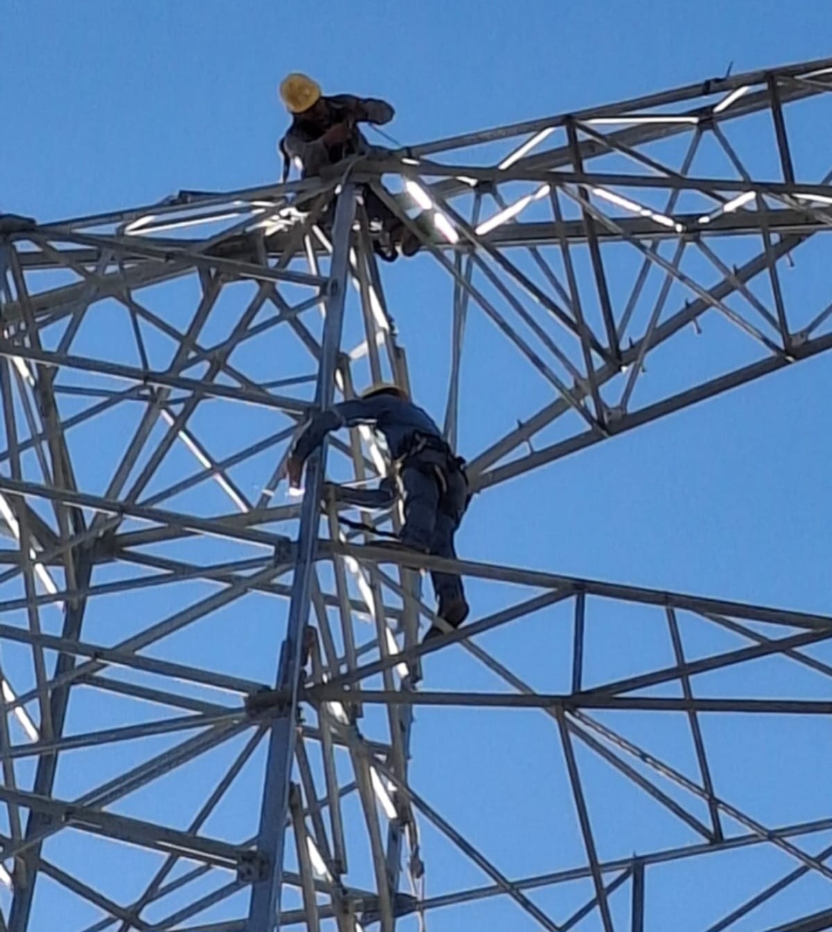 ENDE TRANSMISIÓN RESTABLECE OPORTUNAMENTE EL SERVICIO ELÉCTRICO TRAS EVEN