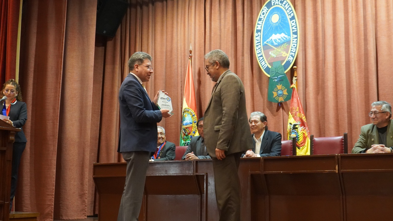 ENDE reconoce los 71 años de la Carrera de Ingeniería eléctrica de la UM