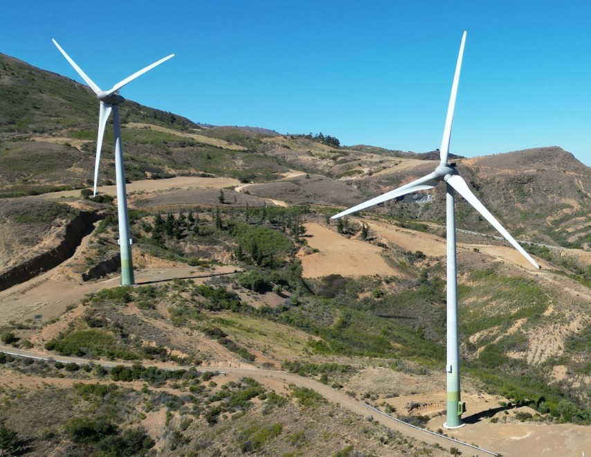 ENDE ejecuta mantenimiento a aerogeneradores en Qollpana y asegura energía