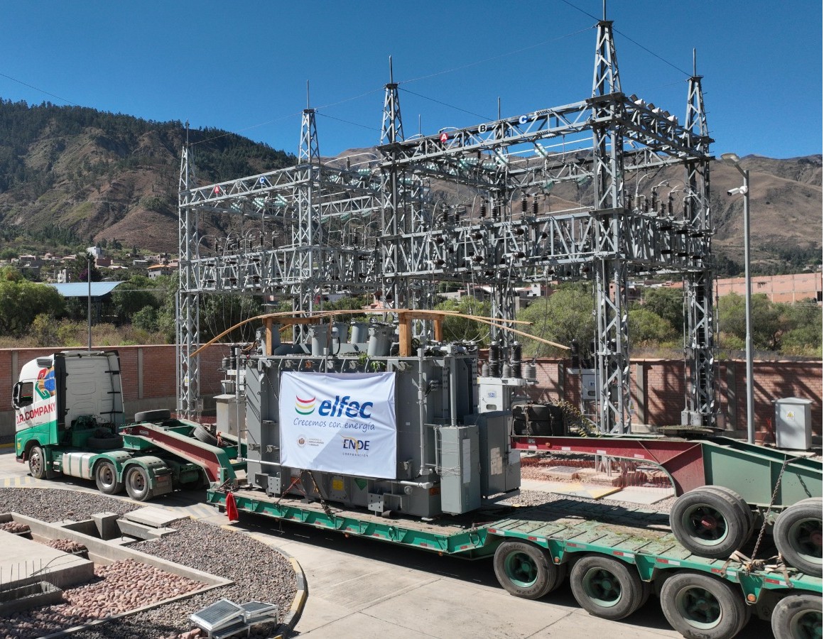 ENDE fortalece el suministro eléctrico en Tiquipaya con nuevo transformado